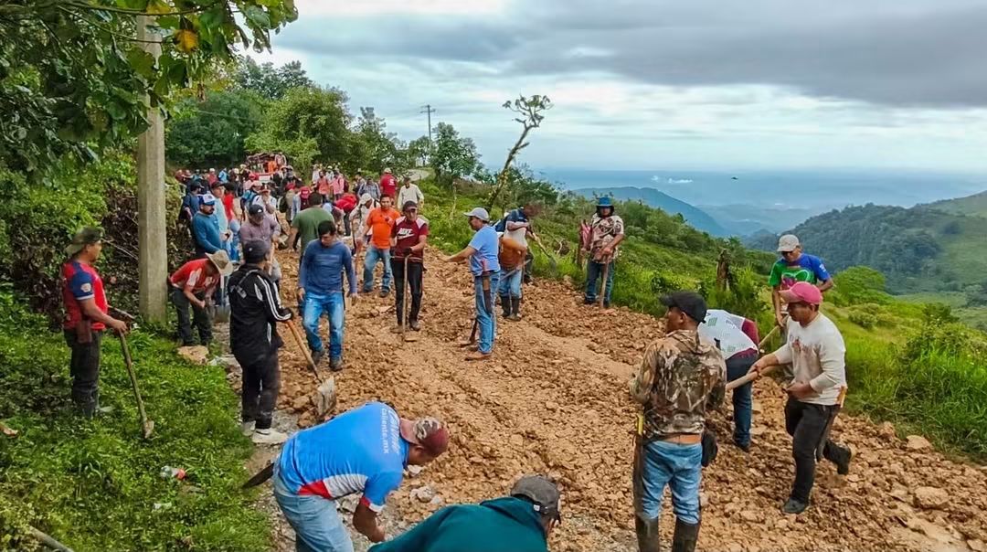 Intervienen camino a Las Nactancas con trabajos de mantenimiento gracias al apoyo municipal.
