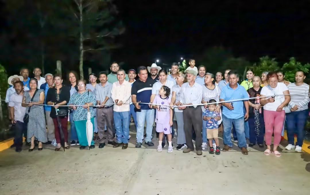 Avanza la movilidad en San Antonio Ocopetlatlán con obra entregada por el Presidente Carlos Barragán.