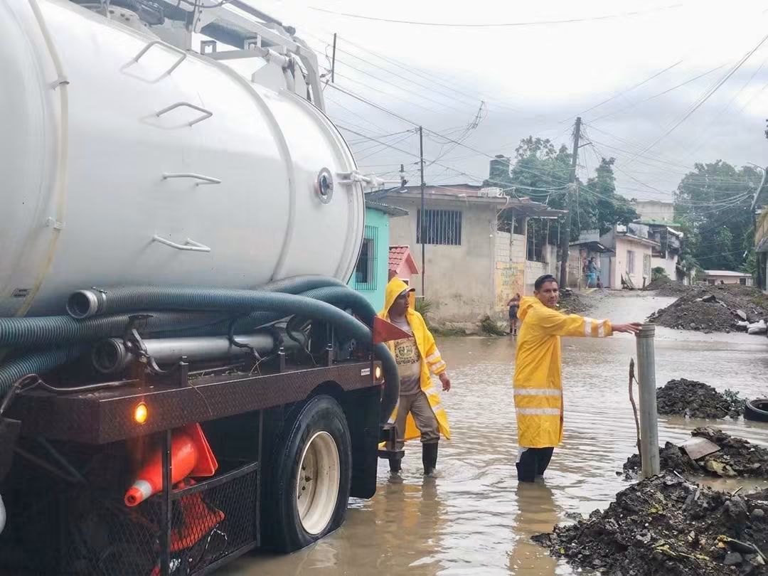 AYUNTAMIENTO DE COATZINTLA CONTINUA REFORZANDO ACCIONES PREVENTIVAS PARA REDUCIR RIESGOS DE ANEGACIONES ANTE EL PASO DEL FRENTE FRIO NÚMERO 2